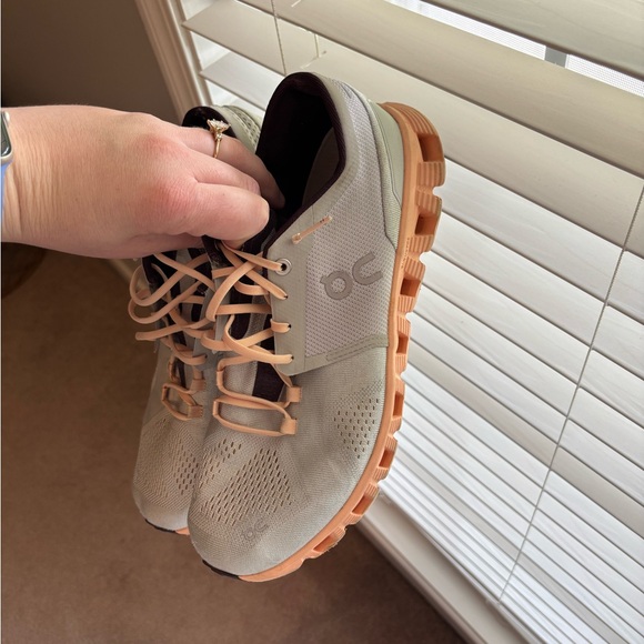 OnClouds Women's Athletic Shoes - Gray and Orange - Picture 2 of 5